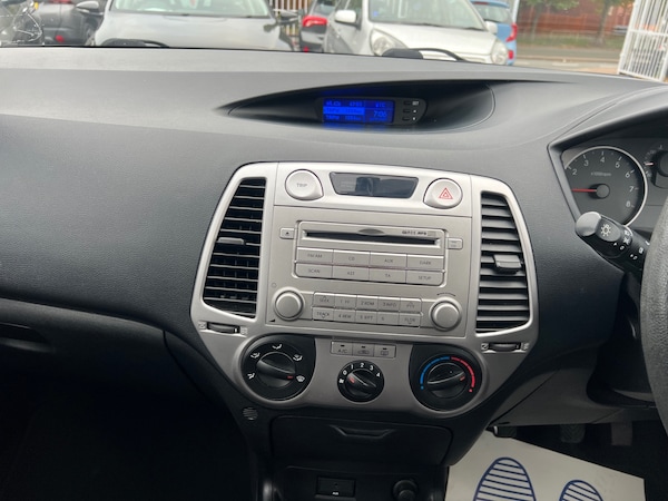 Used Hyundai i20 2011 for sale - 76290400: Photo 12