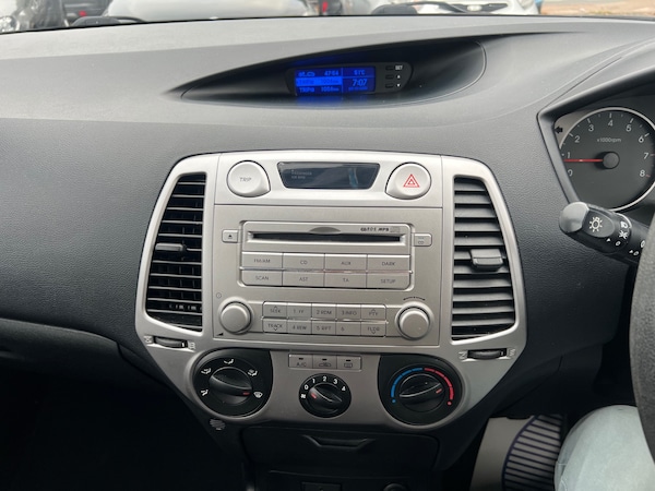 Used Hyundai i20 2011 for sale - 76290400: Photo 14