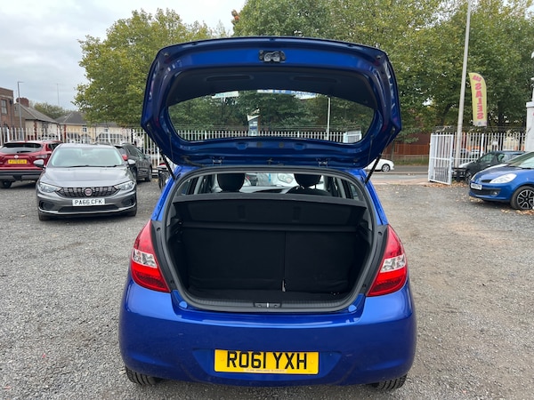 Used Hyundai i20 2011 for sale - 76290400: Photo 24