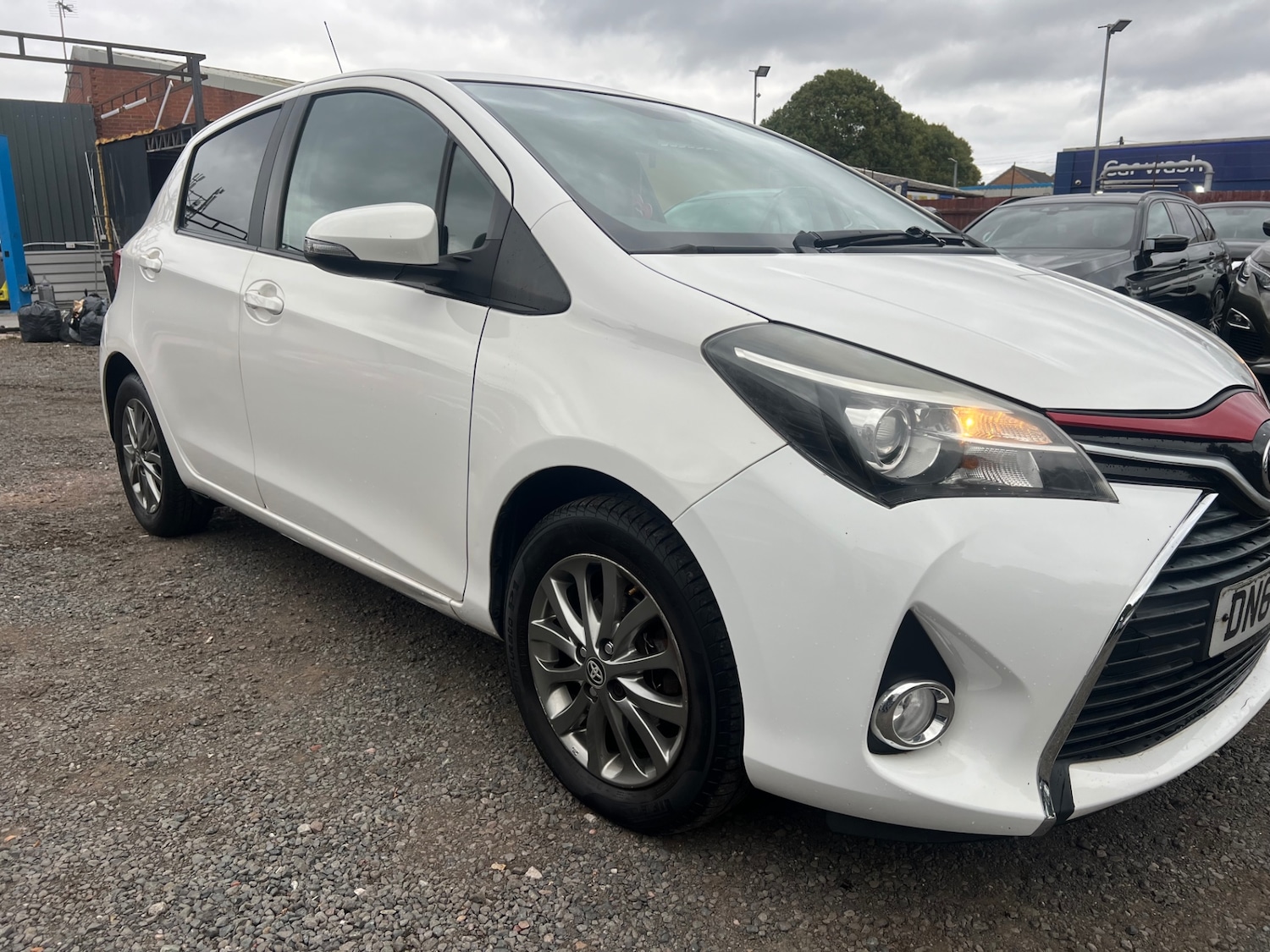 Used Toyota Yaris 2016 for sale - 76196293: Photo 2