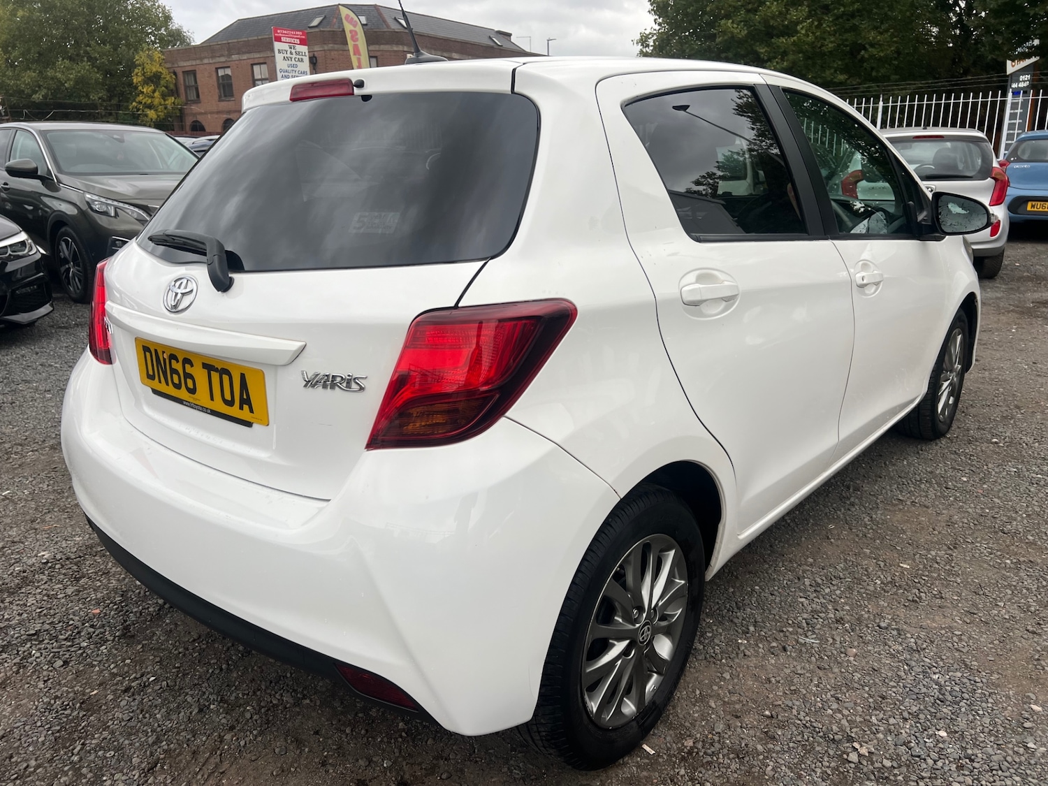 Used Toyota Yaris 2016 for sale - 76196293: Photo 4