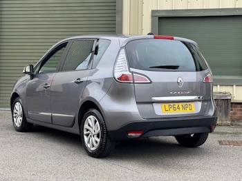 Used Renault Scenic 2015 for sale - 76961734: Photo