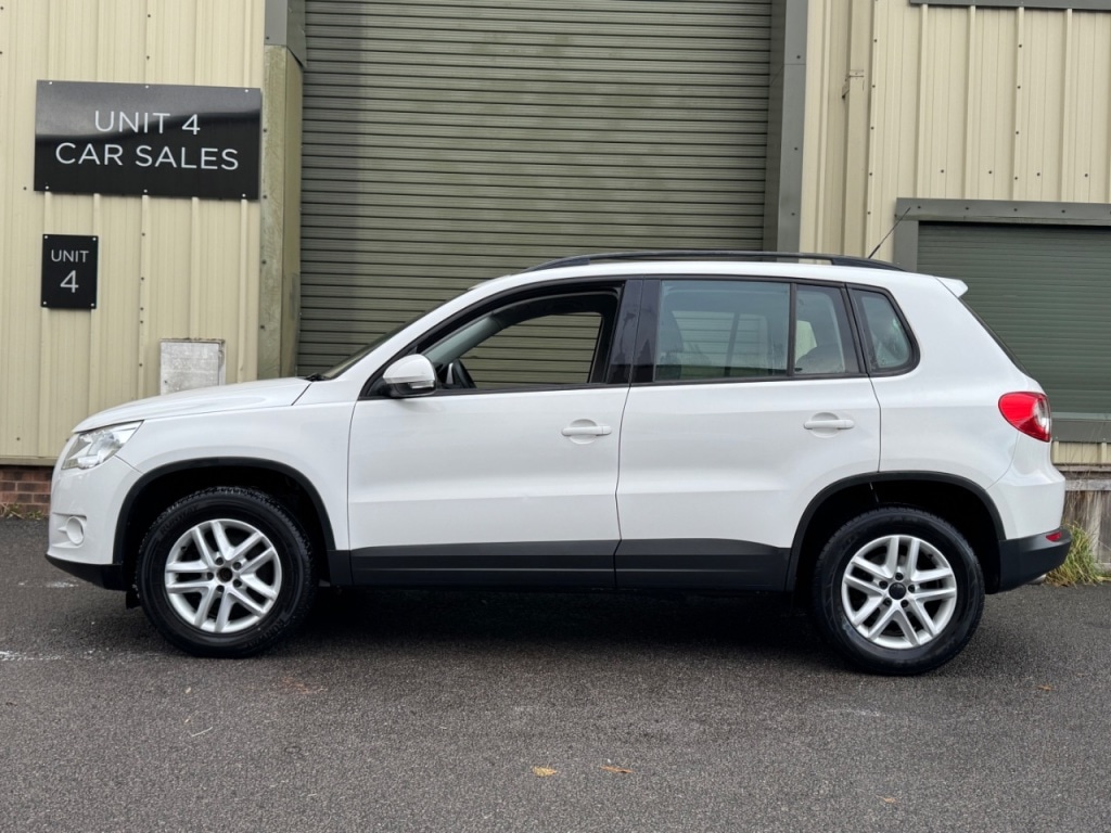 Used Volkswagen Tiguan 2010 for sale - 76329846: Photo 2