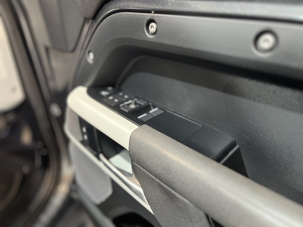 Used Land Rover Defender 2022 for sale - 76256642: Photo 26