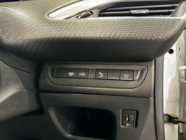 Used Peugeot 2008 2018 for sale - 75397321: Photo 5