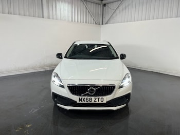Used Volvo V40 Cross Country 2018 for sale - 78426462: Photo