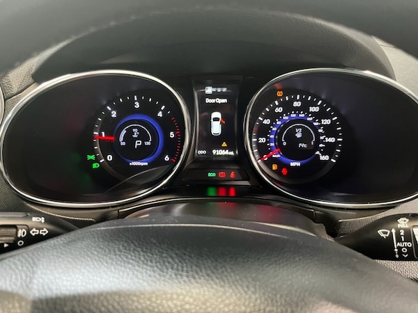 Used Hyundai Santa Fe 2015 for sale - 76236035: Photo 31