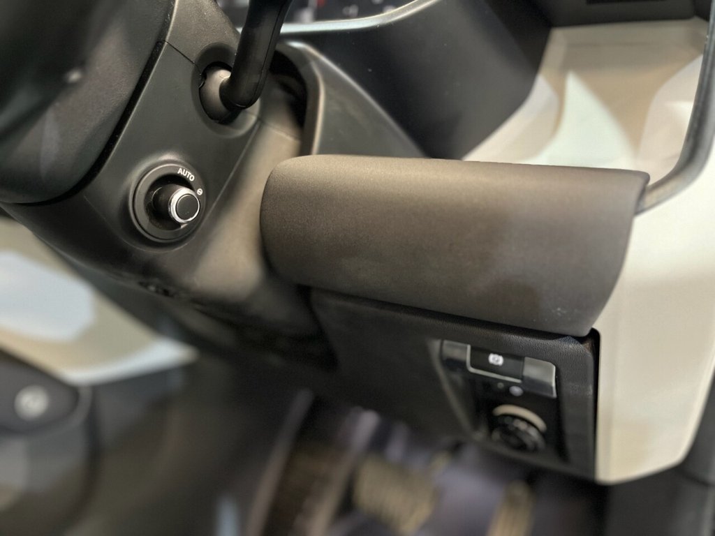 Used Land Rover Defender 2022 for sale - 77161608: Photo 31