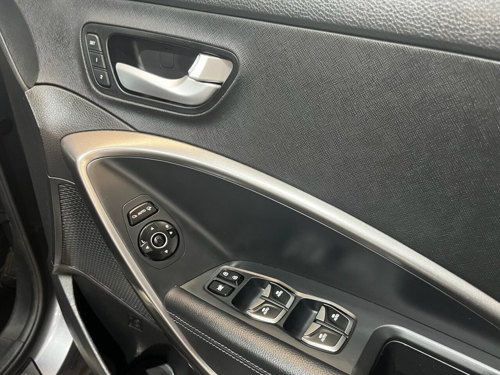Used Hyundai Santa Fe 2015 for sale - 76617411: Photo 27