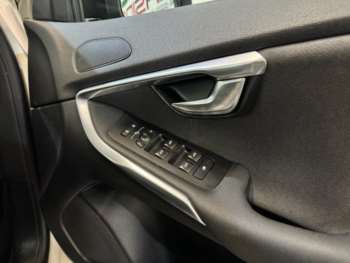 Used Volvo V40 Cross Country 2017 for sale - 75347594: Photo