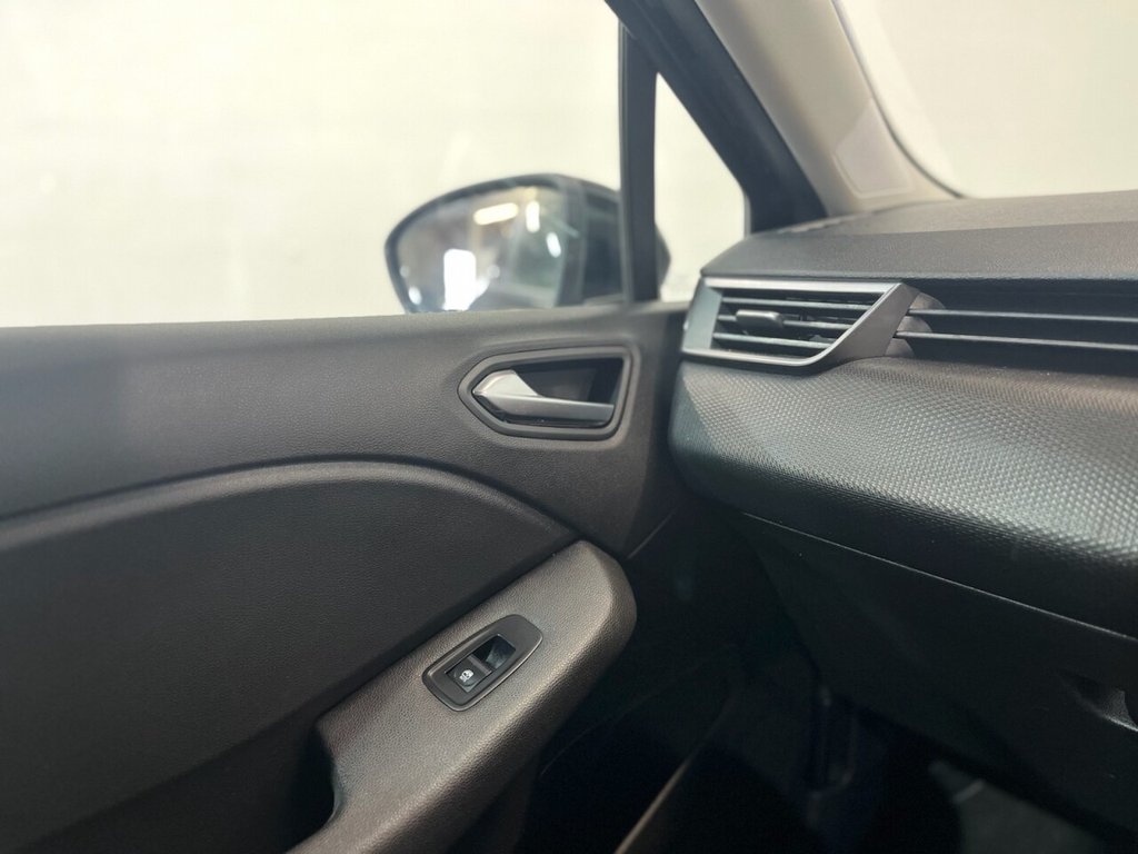 Used Renault Clio 2020 for sale - 77643008: Photo 32