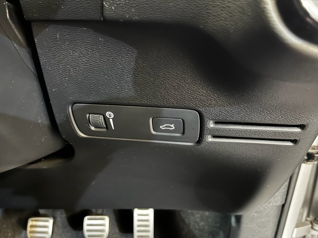 Used Volvo XC40 2018 for sale - 76406262: Photo 5