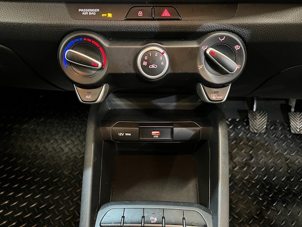 Used Kia Stonic 2022 for sale - 76266471: Photo 11