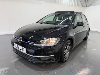 Used Volkswagen Golf 2018 for sale - 78975097: Photo