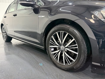 Used Volkswagen Golf 2018 for sale - 78975097: Photo