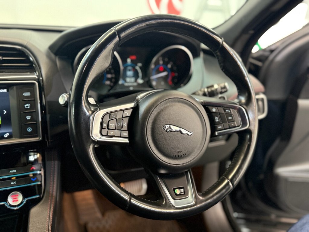 Used Jaguar F-Pace 2016 for sale - 76098147: Photo 10