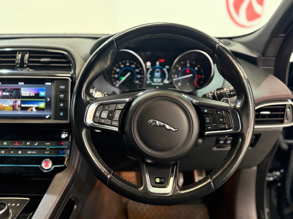 Used Jaguar F-Pace 2016 for sale - 76098147: Photo 9