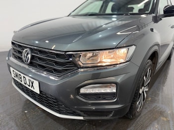 Used Volkswagen T-Roc 2018 for sale - 78645308: Photo