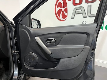 Used Dacia Sandero Stepway 2016 for sale - 75832794: Photo