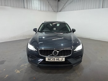 Used Volvo V60 Cross Country 2019 for sale - 78793595: Photo