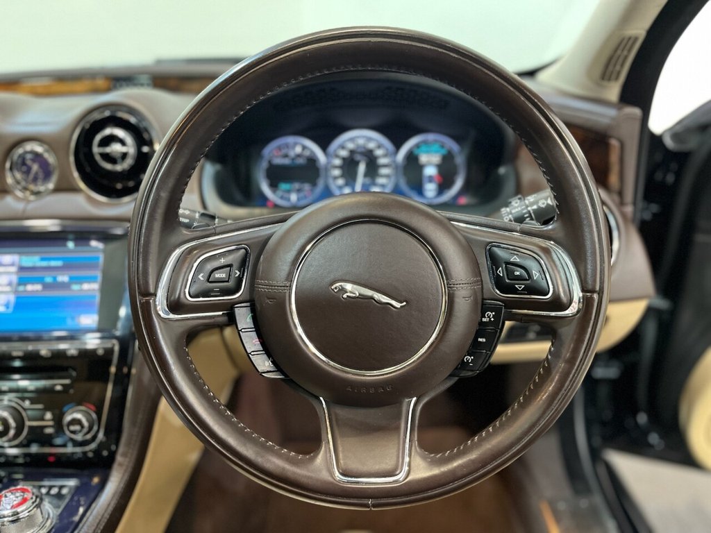 Used Jaguar XJ 2012 for sale - 76236046: Photo 27