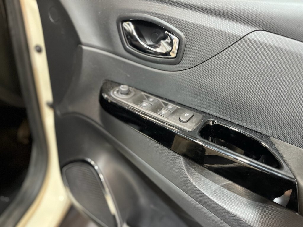 Used Renault Captur 2015 for sale - 76711295: Photo 19