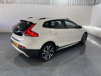 Used Volvo V40 2018 for sale - 79632546: Photo