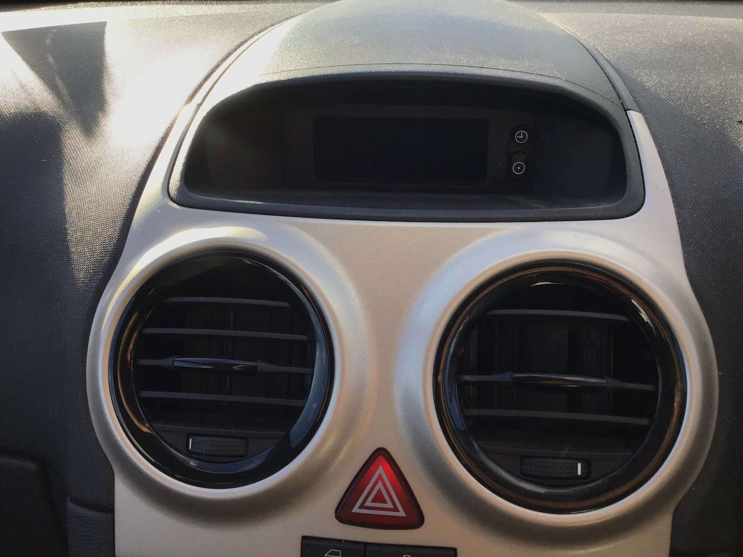 Used Vauxhall Corsa 2011 for sale - 78091931: Photo 5