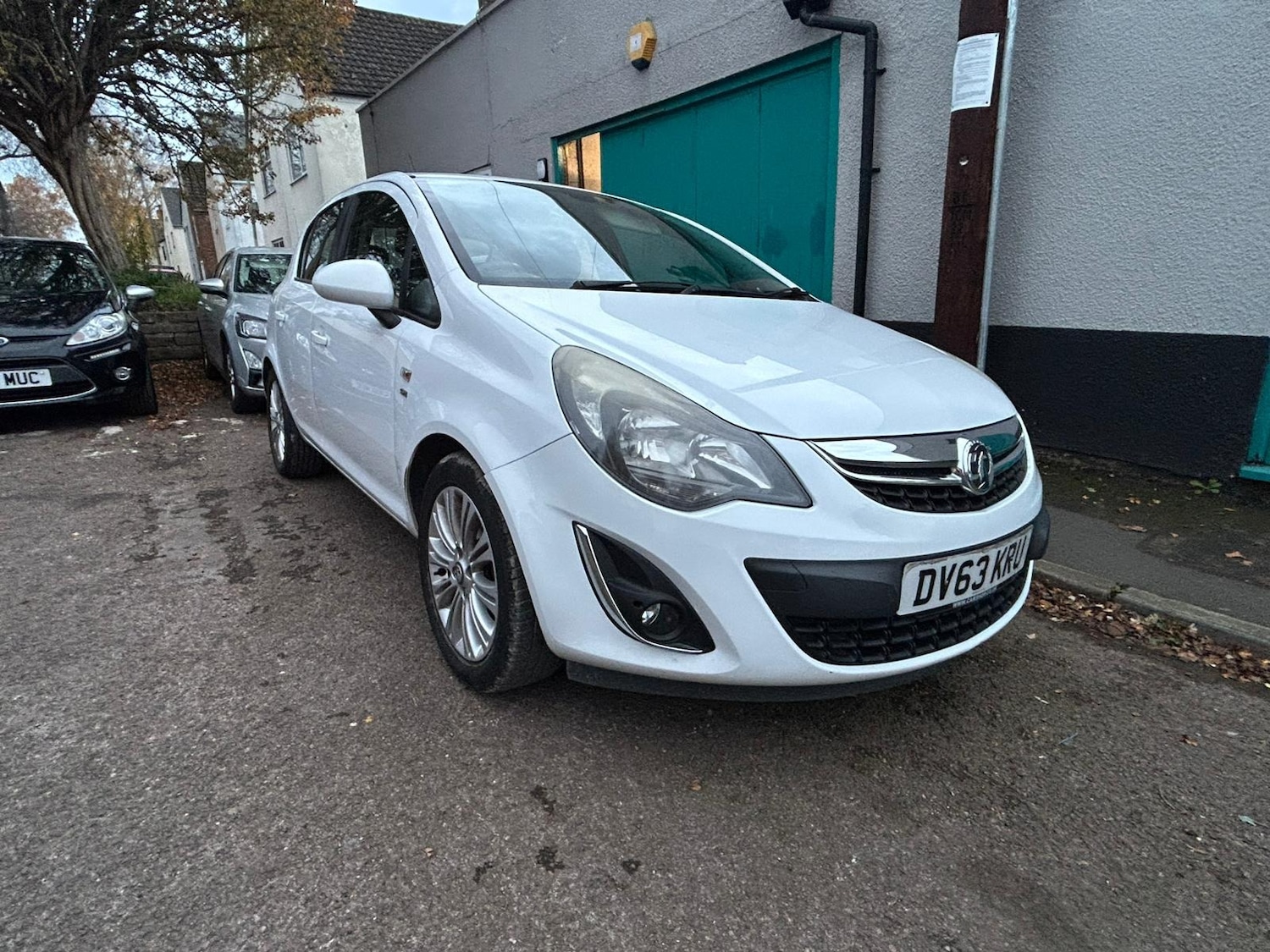 Used Vauxhall Corsa 2013 for sale - 77296889: Photo 2