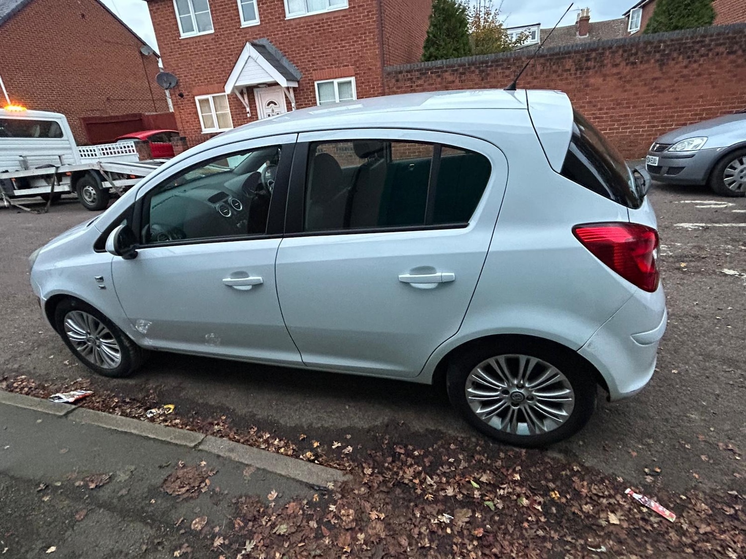 Used Vauxhall Corsa 2013 for sale - 77296889: Photo 3