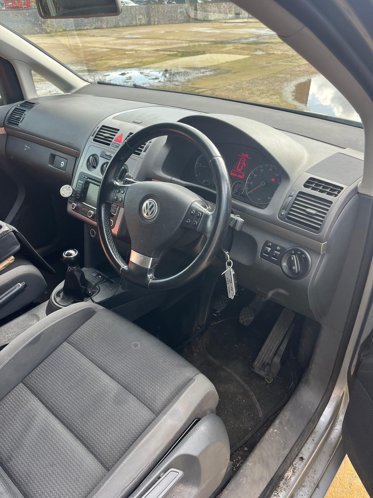 Used Volkswagen Touran 2010 for sale - 77593085: Photo 4