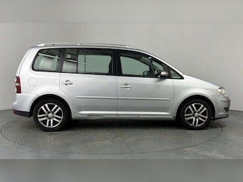 Used Volkswagen Touran 2009 for sale - 79211611: Photo