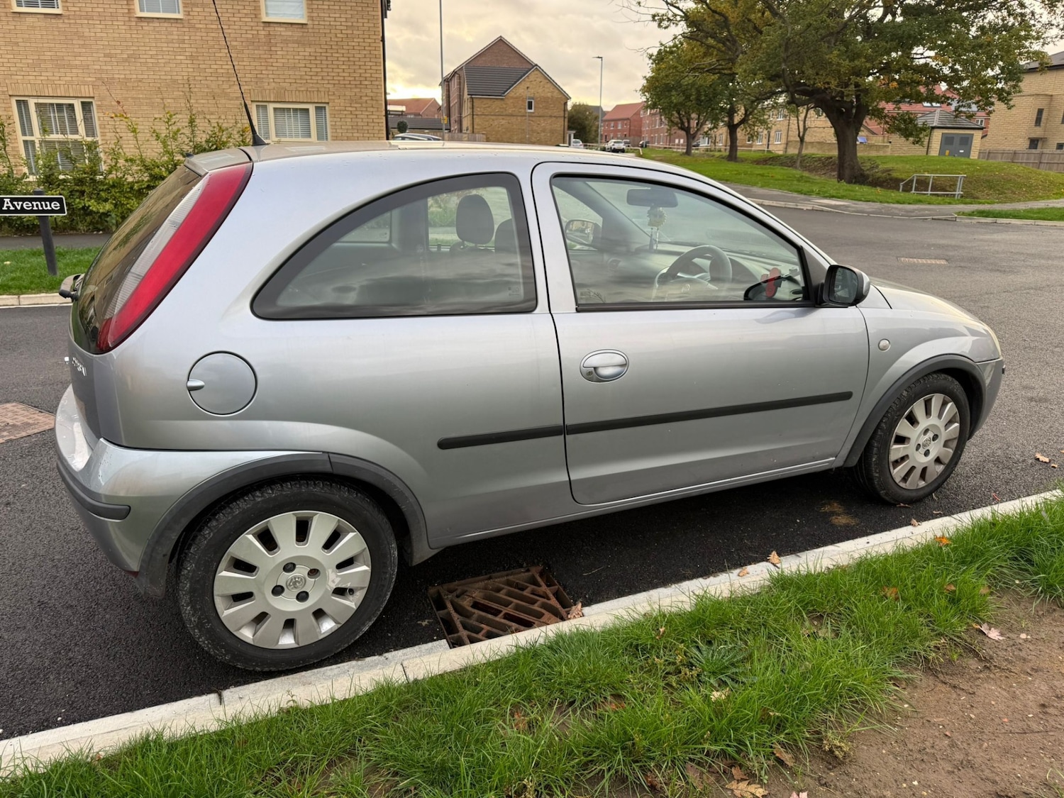 Used Vauxhall Corsa 2004 for sale - 77296878: Photo 2