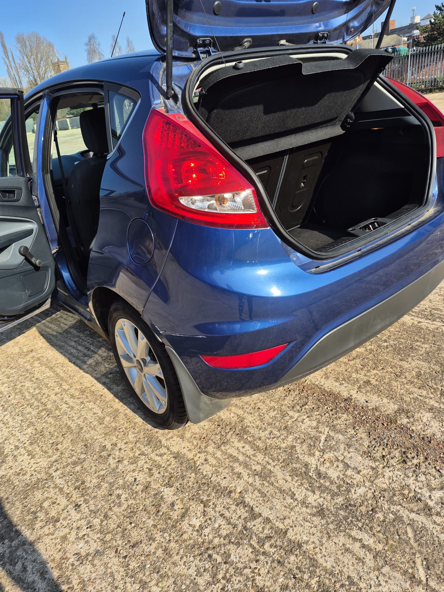 Used Ford Fiesta 2010 for sale - 77687313: Photo 12