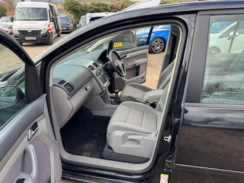 Used Volkswagen Touran 2008 for sale - 78132035: Photo