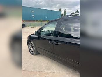 Used Kia Sedona 2010 for sale - 78884044: Photo