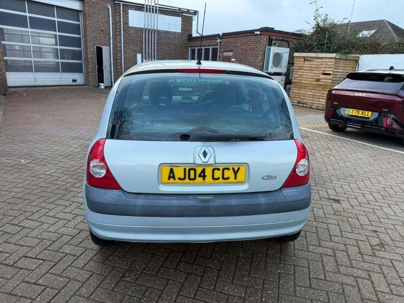 Used Renault Clio 2004 for sale - 77475314: Photo 2