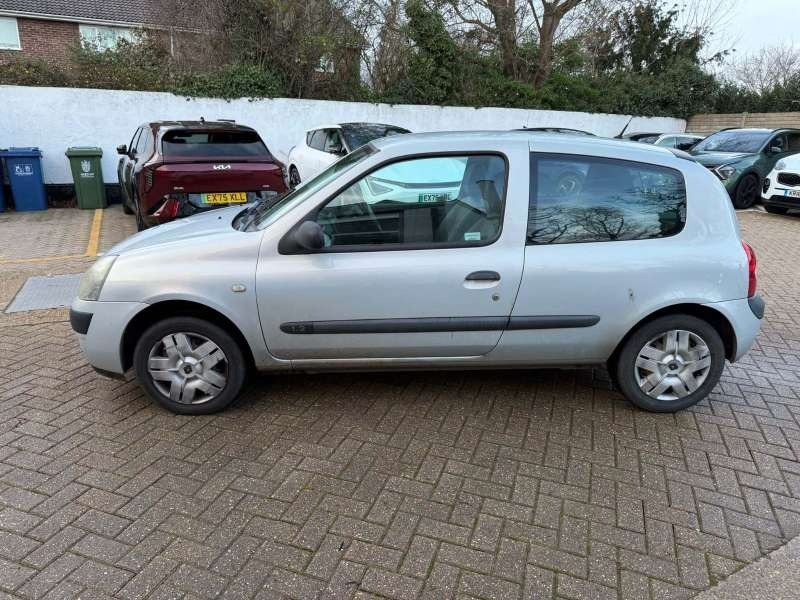 Used Renault Clio 2004 for sale - 77475314: Photo 3