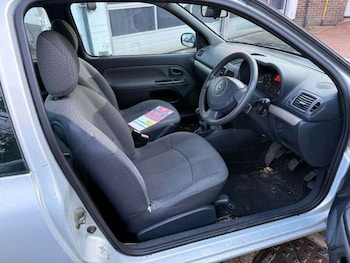 Used Renault Clio 2004 for sale - 77475314: Photo