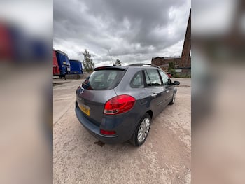 Used Renault Clio 2010 for sale - 79811625: Photo