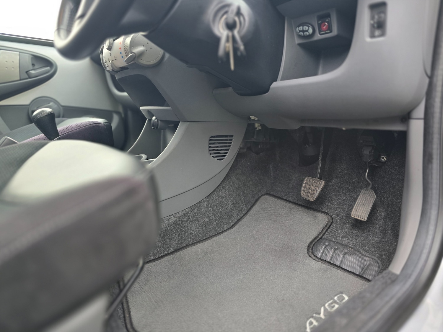 Used Toyota AYGO 2009 for sale - 76884557: Photo 48