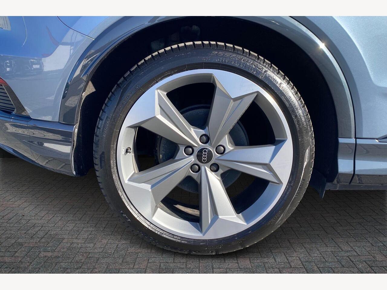 Used Audi Q4 e-tron 2025 for sale - 77927022: Photo 5