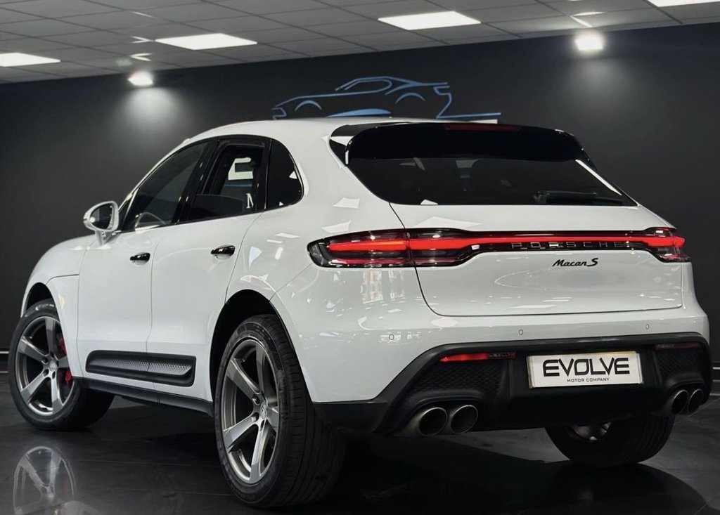 Used Porsche Macan 2022 for sale - 76610235: Photo 2