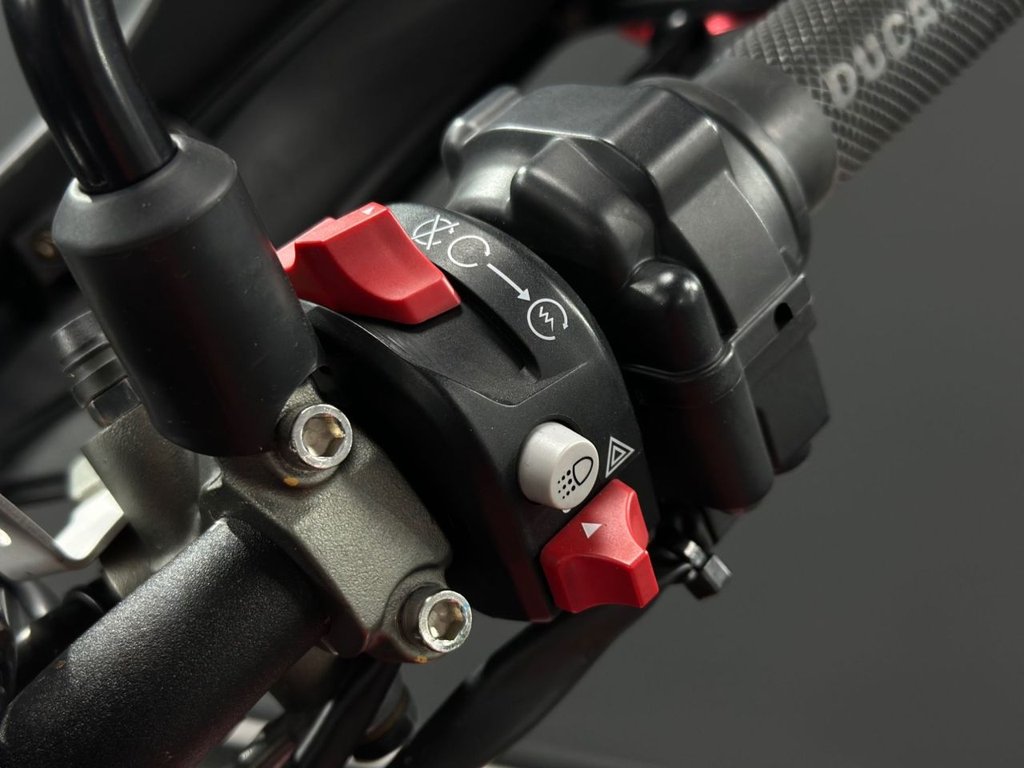 Used Ducati HYPERMOTARD 2021 for sale - 78401135: Photo 17