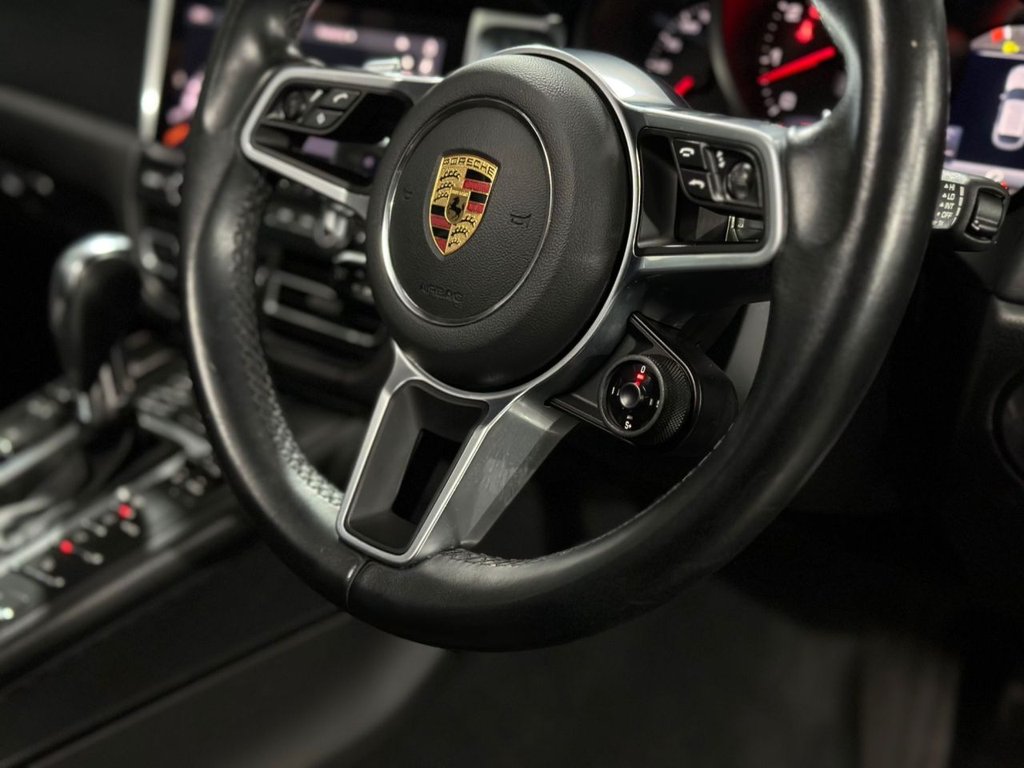 Used Porsche Macan 2021 for sale - 76604939: Photo 19