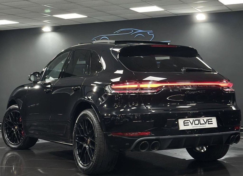 Used Porsche Macan 2021 for sale - 76604939: Photo 2
