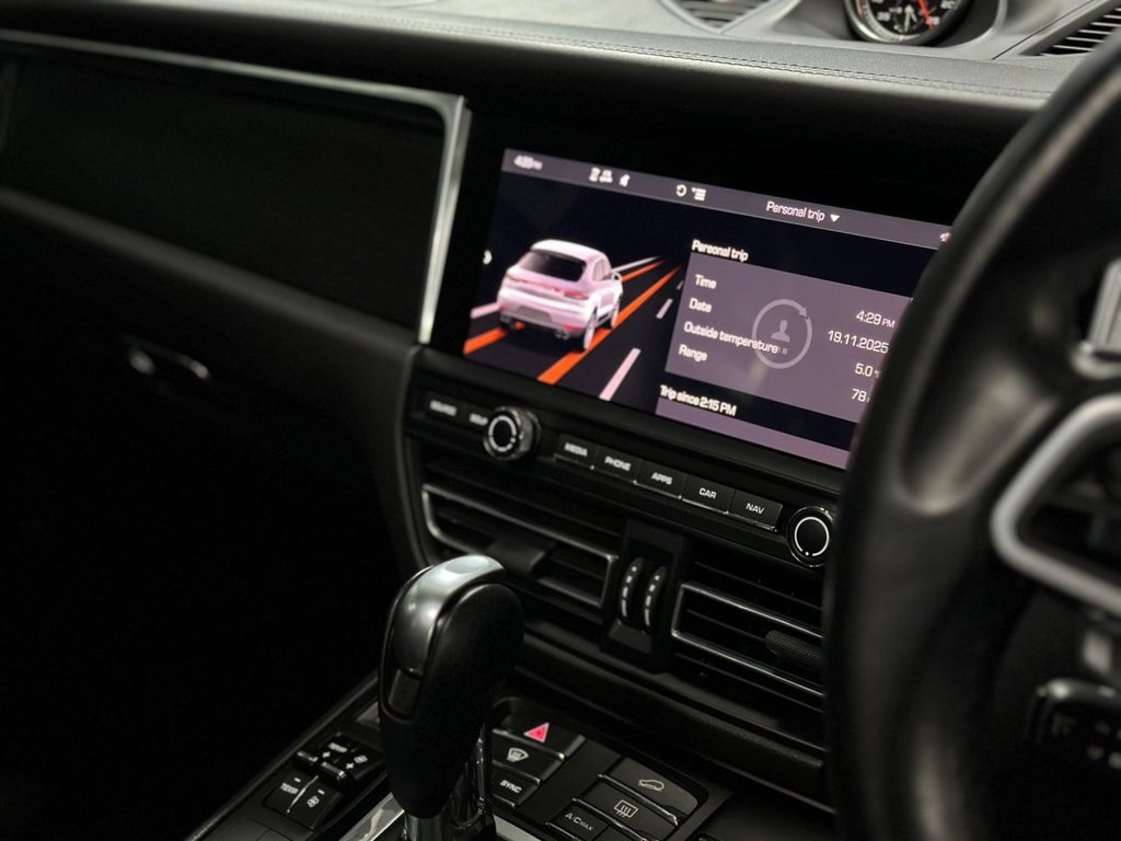 Used Porsche Macan 2021 for sale - 76604939: Photo 21