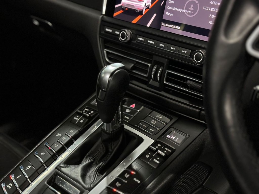 Used Porsche Macan 2021 for sale - 76604939: Photo 22