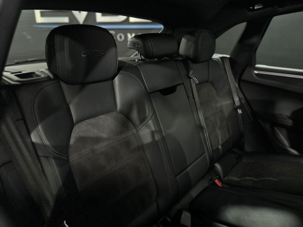 Used Porsche Macan 2021 for sale - 76604939: Photo 28