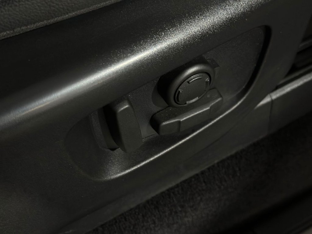 Used Land Rover Discovery 2023 for sale - 78022007: Photo 30